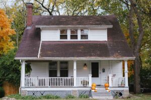 A picturesque house in Sacramento, representing the city's thriving real estate market, as discussed by experts Greg Aguirre and Bill Niemi in their deep dive into the factors driving record property prices