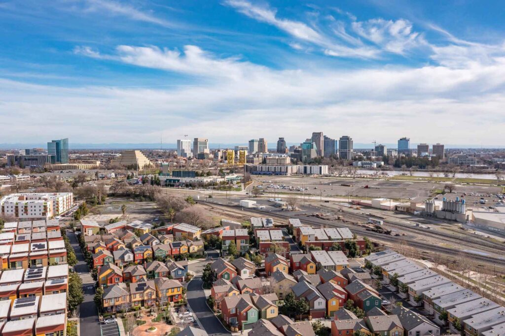 Sacramento skyline at dusk, highlighting the city's emergence as a leading hub for Sacramento Life Science, driven by its strategic location, affordable operational costs, and the influential presence of UC Davis in producing skilled professionals and groundbreaking research.