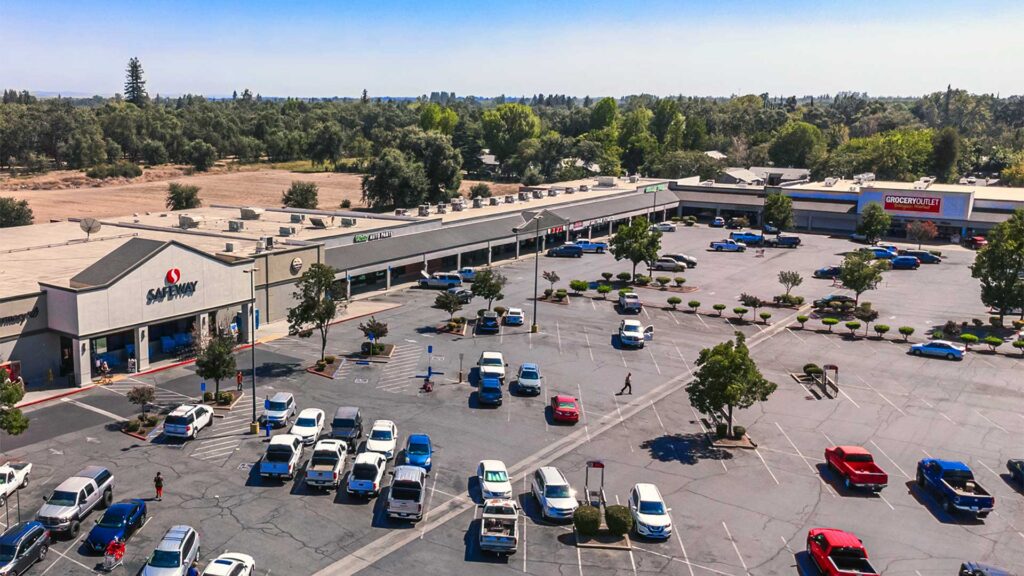 Safeway and Grocery Outlet in a neighborhood retail center demonstrating retail agglomeration